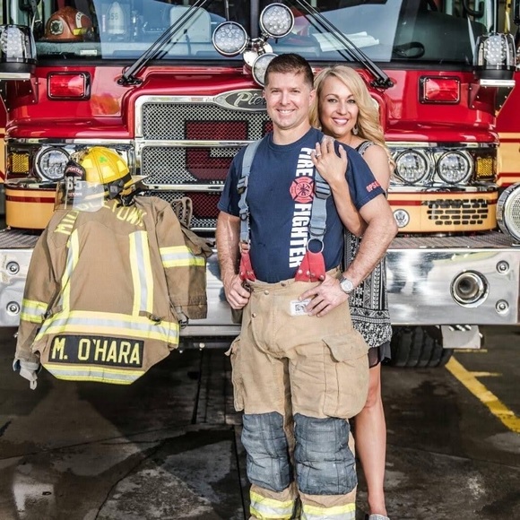 GOING LIVE NOW! LIKE FOR LIVE SHOW NOTIFICATIONS - Picture 3 of 6